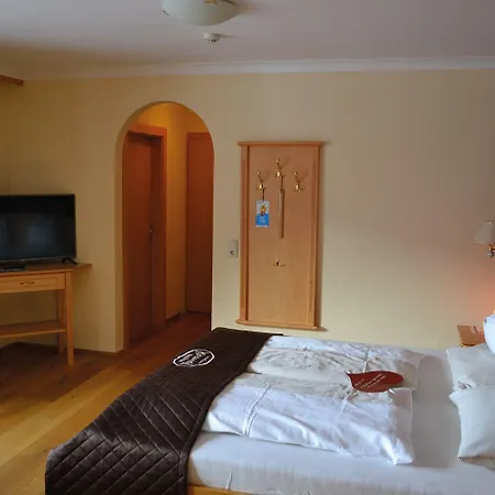 酒店 Familienresort Buchau 4*