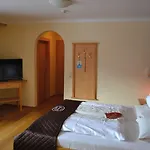 ホテル Familienresort Buchau 4*