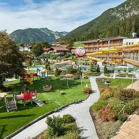 Hotel Familienresort Buchau 4*
